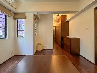 Central - 10, Gage Street 06
