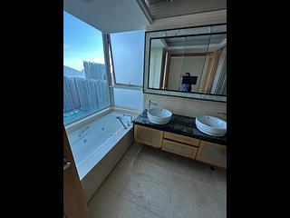 Tai Kok Tsui - Island Harbourview Block 3 05
