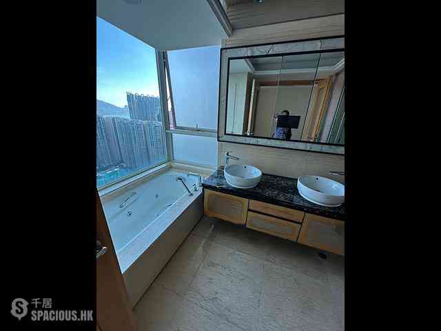 Tai Kok Tsui - Island Harbourview Block 3 05