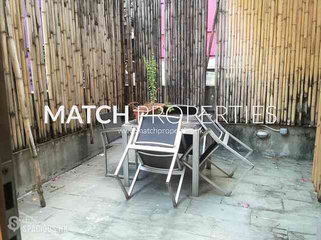 Central - 10, Gage Street 01