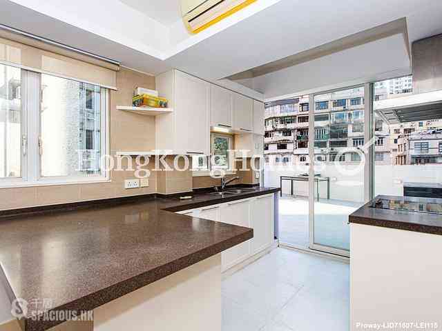 Sai Ying Pun - Sun Luen Building 11