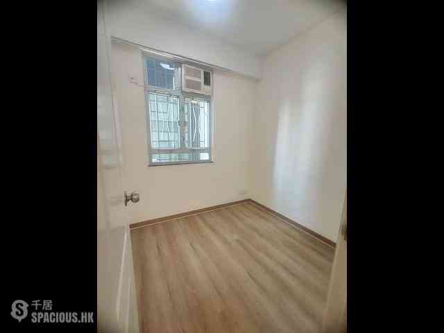 Shek Tong Tsui - Fung Yip Building 04