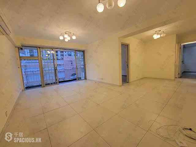 Wan Chai - Phoenix Court Block 4 02