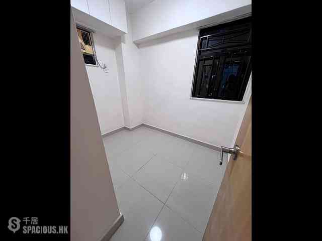 Sai Ying Pun - Liang Ga Building 03