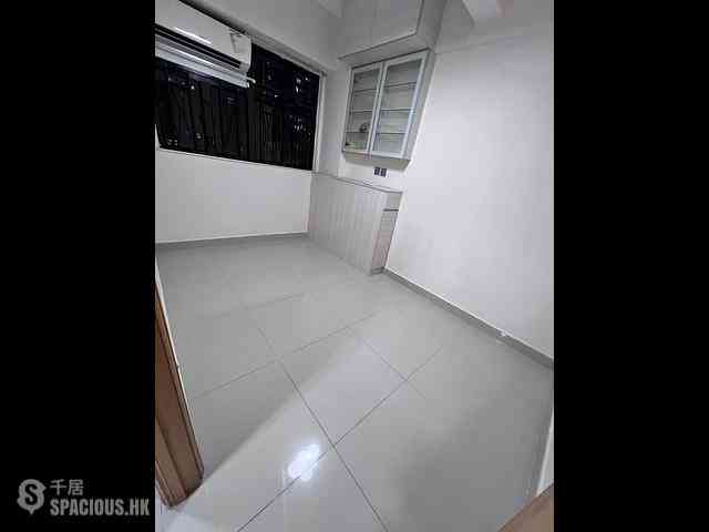 Sai Ying Pun - Liang Ga Building 04