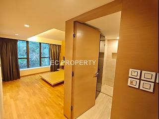 Happy Valley - The Hampton 10