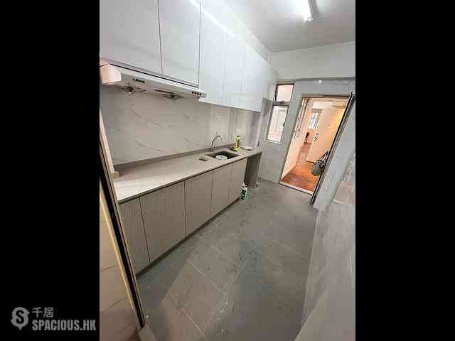 Sai Ying Pun - Tone Hing Building 04