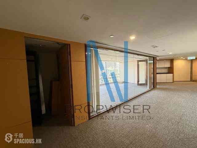 Wan Chai - Convention Plaza Office Tower 04