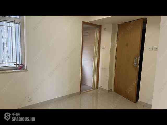 Wan Chai - Causeway Centre 13