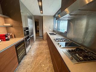 Mid Levels West - University Heights Tower 1 04