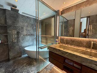 Mid Levels West - University Heights Tower 1 07
