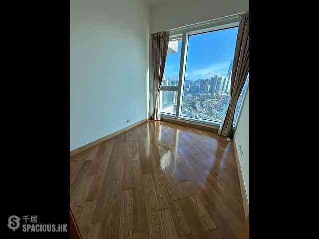 Tai Kok Tsui - Harbour Green Tower 2 05
