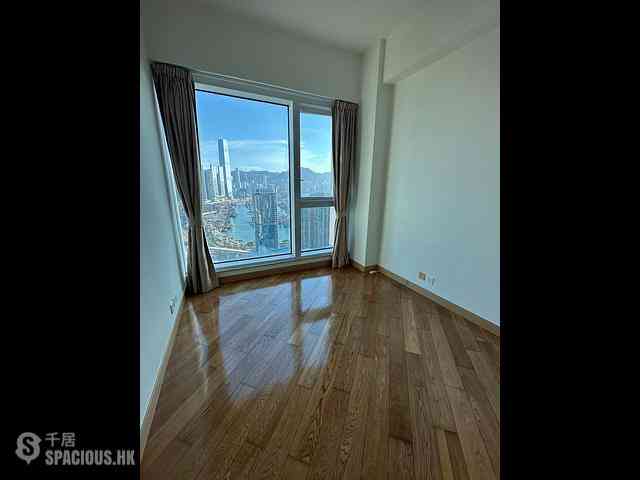 Tai Kok Tsui - Harbour Green Tower 2 06