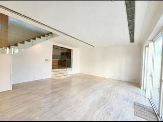 Chung Hom Kok - Magnolia (The Crown Villas) 17