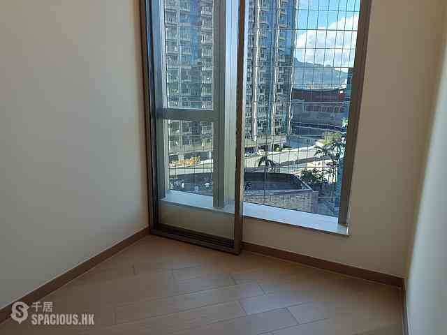Tai Kok Tsui - Harbour Green Tower 6 03