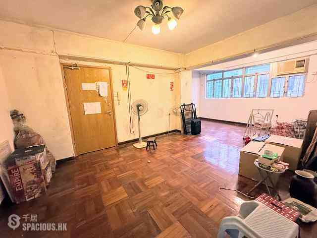 Quarry Bay - Lai King Mansion 03