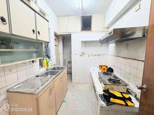 Quarry Bay - Lai King Mansion 04