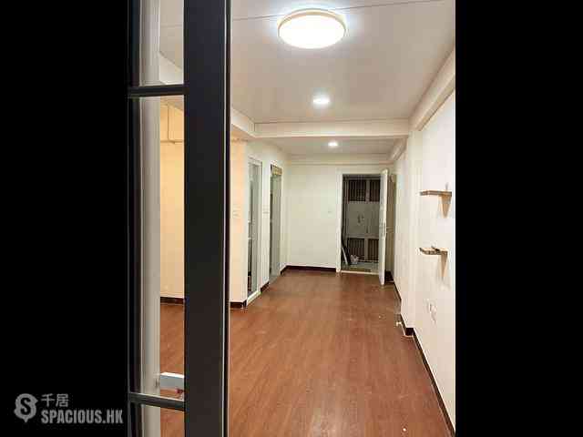 Wan Chai - Fu Yuen Building 08