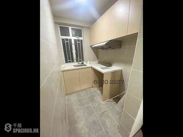 Wan Chai - Fu Yuen Building 05