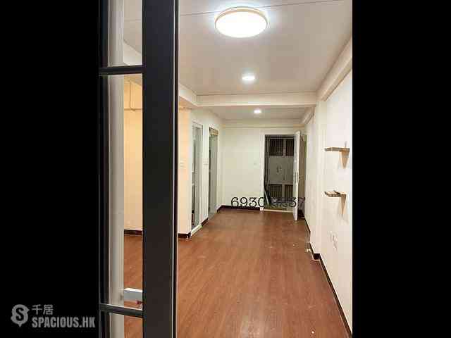 Wan Chai - Fu Yuen Building 07