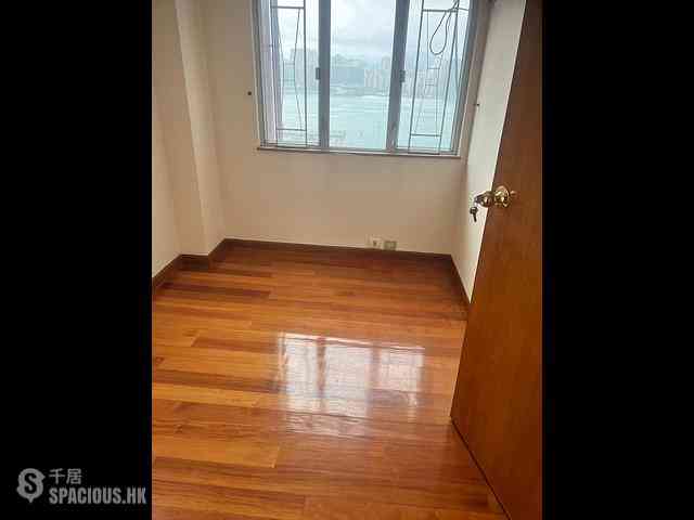 North Point - Seaview Building 01