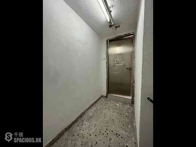 Central - 73, Connaught Road West 33