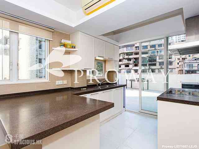 Sai Ying Pun - Sun Luen Building 11