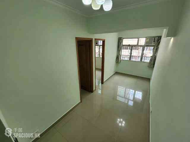 Sai Ying Pun - Tak Yan Building 01