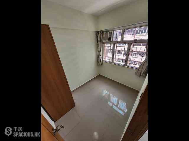 Sai Ying Pun - Tak Yan Building 08