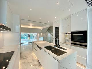 The Peak - 24-28, Mount Kellett Road 06