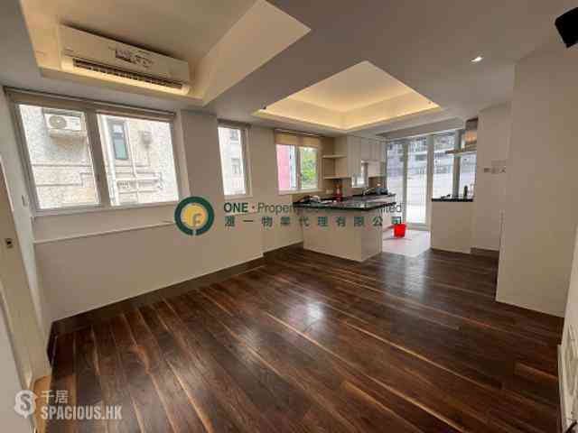 Sai Ying Pun - Sun Luen Building 01