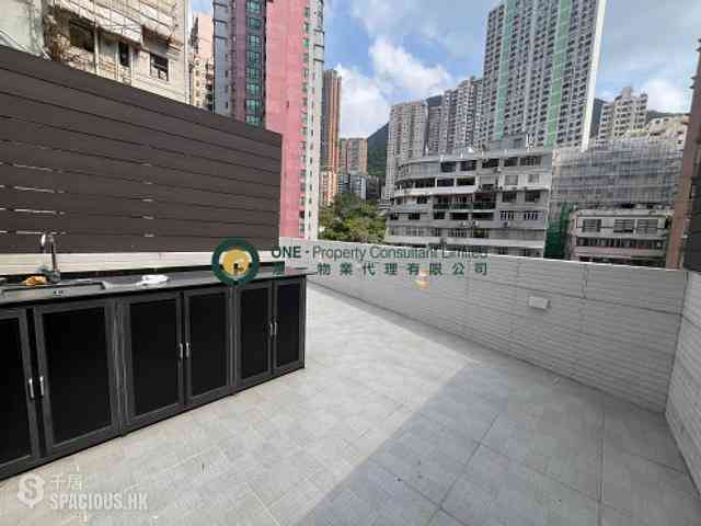 Sai Ying Pun - Sun Luen Building 03