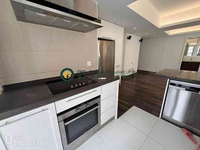 Sai Ying Pun - Sun Luen Building 04