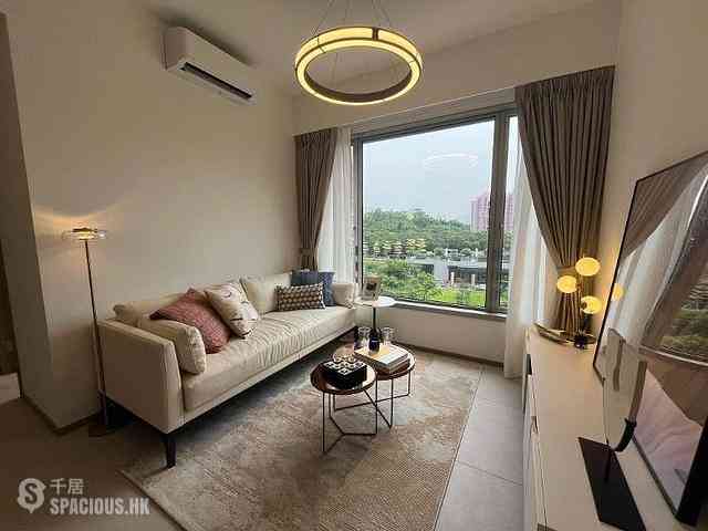 Gold Coast / So Kwun Wat - Grand Jeté 01
