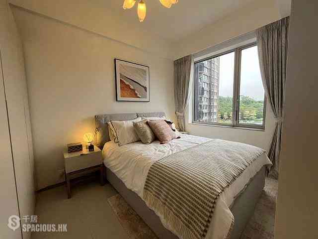 Gold Coast / So Kwun Wat - Grand Jeté 02