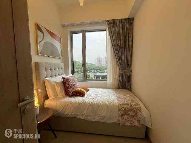 Gold Coast / So Kwun Wat - Grand Jeté 03