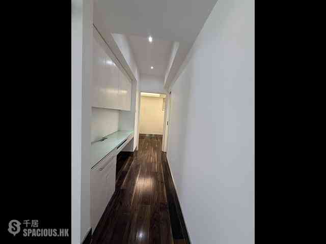Sai Ying Pun - Sun Luen Building 03