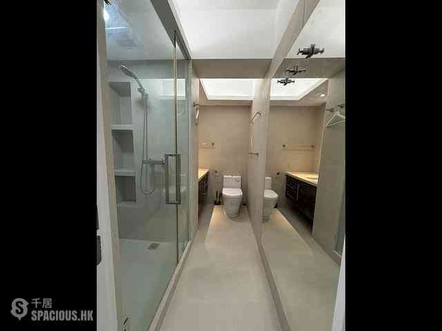Sai Ying Pun - Sun Luen Building 04