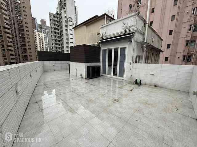 Sai Ying Pun - Sun Luen Building 01