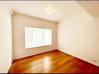 Chung Hom Kok - Magnolia (The Crown Villas) 13