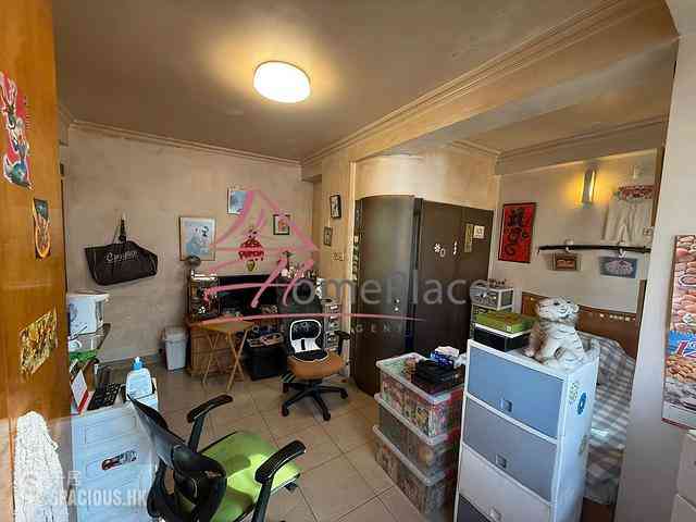 Sheung Wan - Man King Building 02