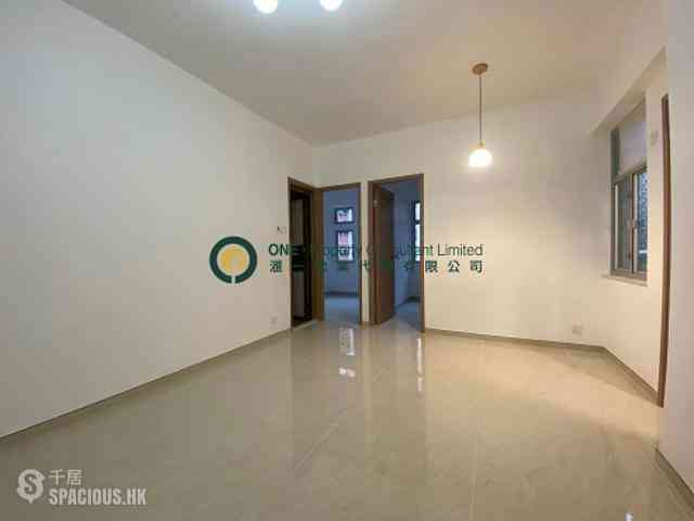 Shek Tong Tsui - Chong Yip Centre Block C 01