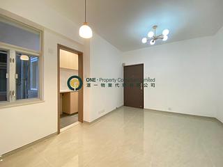 Shek Tong Tsui - Chong Yip Centre Block C 02