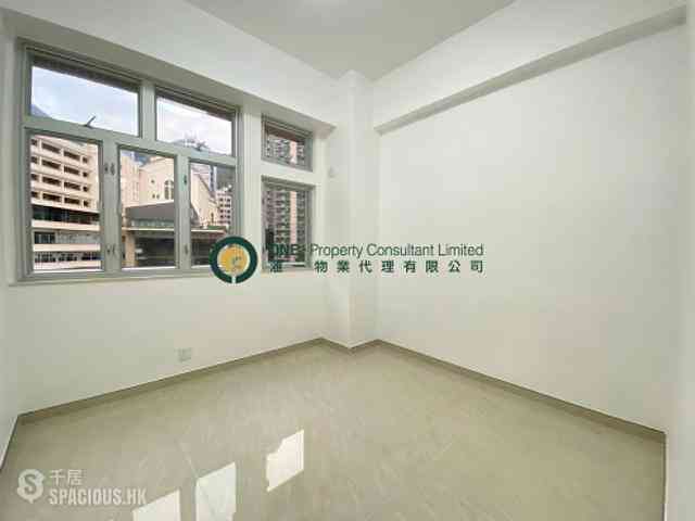 Shek Tong Tsui - Chong Yip Centre Block C 05