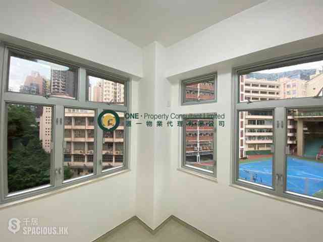 Shek Tong Tsui - Chong Yip Centre Block C 07