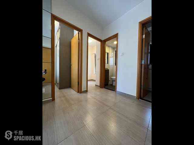 Wan Chai - 112, Johnston Road 04