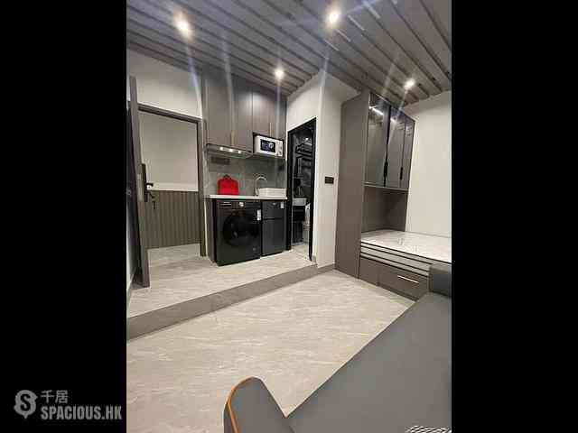 Central - 72, Des Voeux Road Central 02
