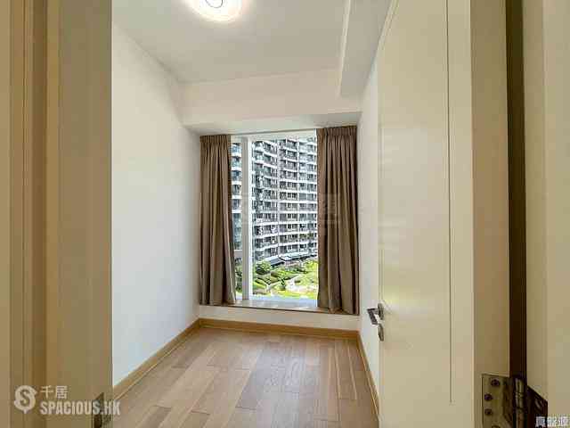 Tseung Kwan O - Monterey Block 8 03