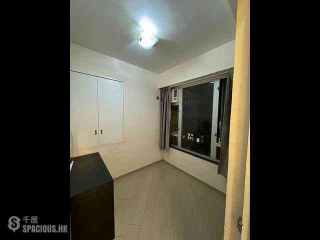 Sai Ying Pun - Kam Kwan Building 04