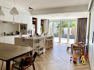 Wong Chuk Hang - Country Villa Block E 07